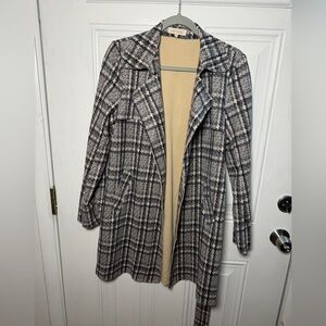 Solitaire Plaid Open-Front Trench Coat in Black & Cream